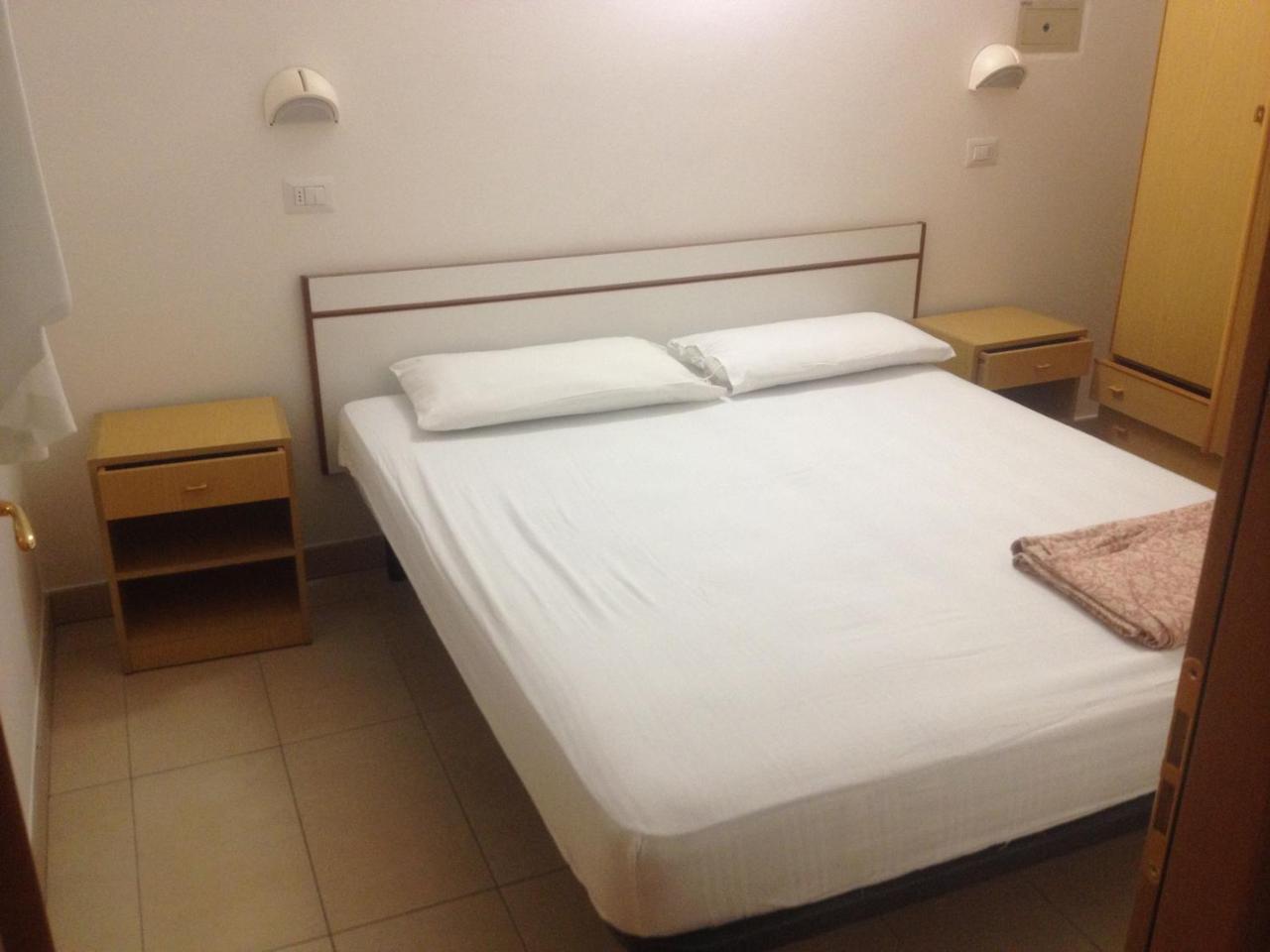 Residence Andrea Doria Cervia Bagian luar foto
