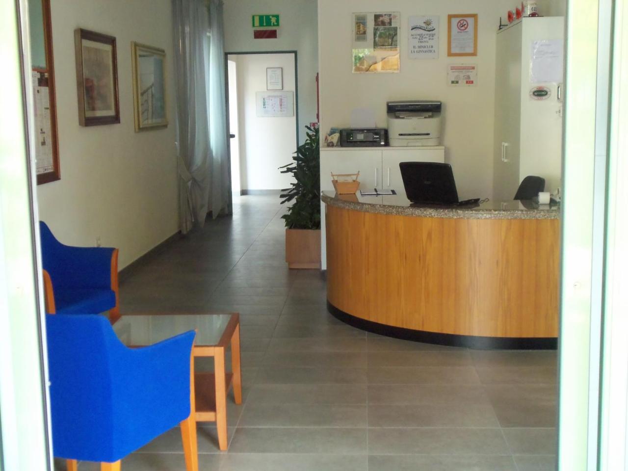 Residence Andrea Doria Cervia Bagian luar foto